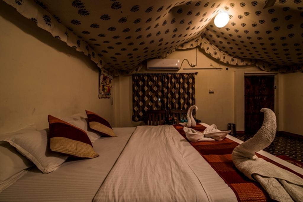 เดอะ นารายัน รีสอร์ต ปุษกร Hotel พุชการ์ ภายนอก รูปภาพ