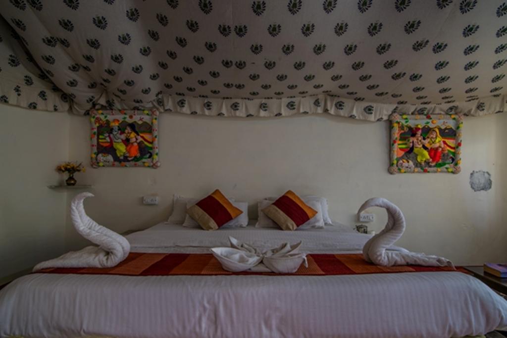 เดอะ นารายัน รีสอร์ต ปุษกร Hotel พุชการ์ ภายนอก รูปภาพ