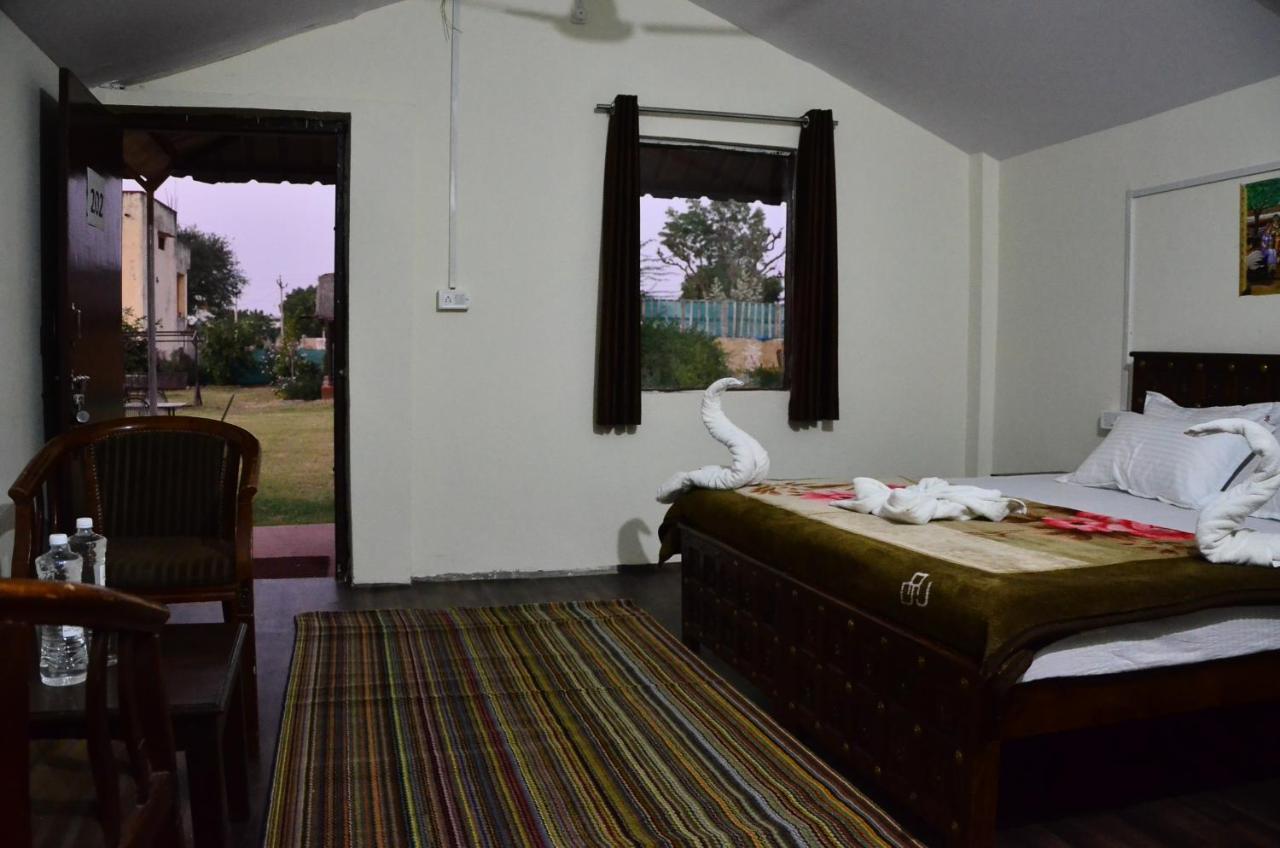 เดอะ นารายัน รีสอร์ต ปุษกร Hotel พุชการ์ ภายนอก รูปภาพ