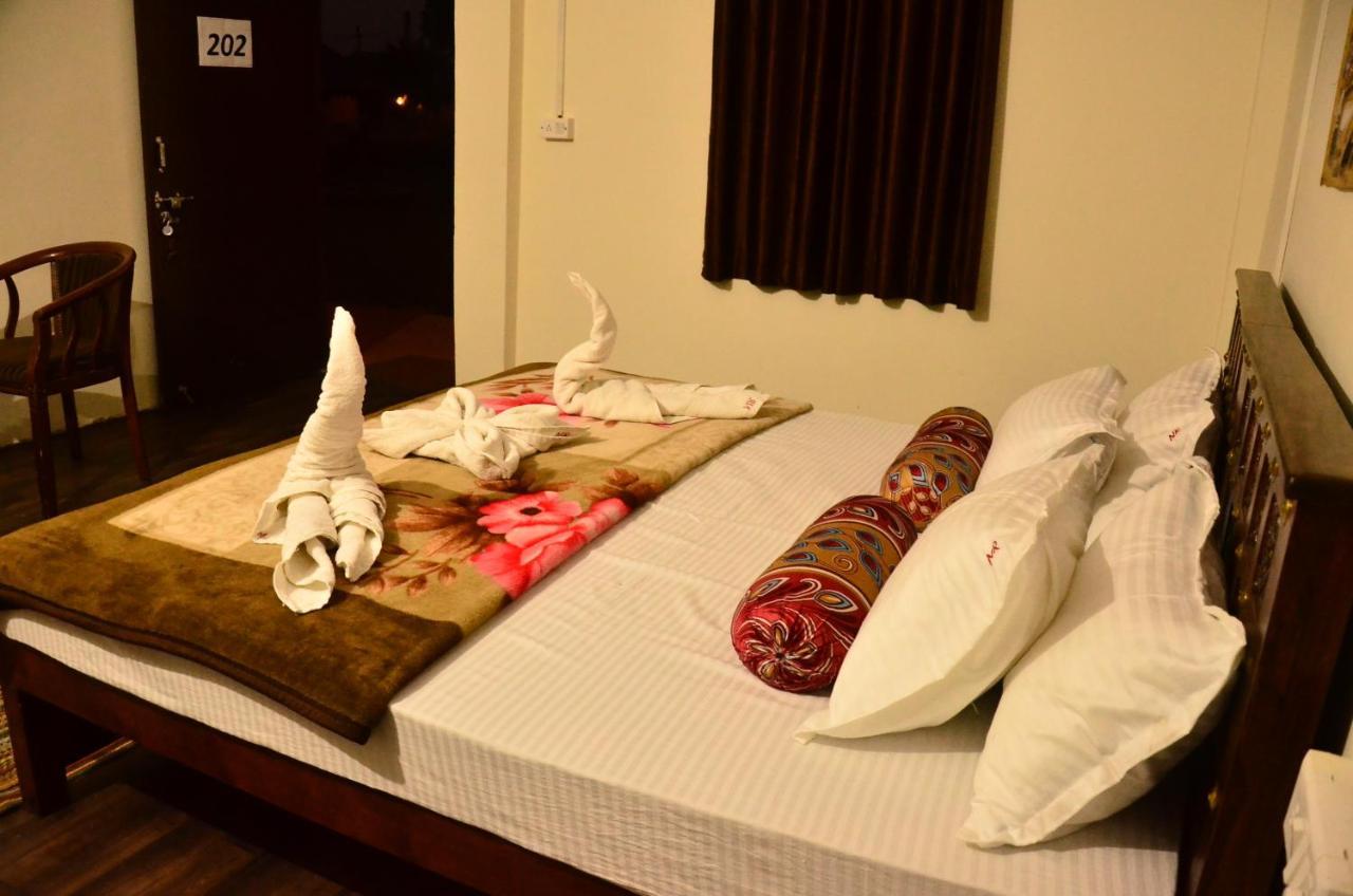 เดอะ นารายัน รีสอร์ต ปุษกร Hotel พุชการ์ ภายนอก รูปภาพ